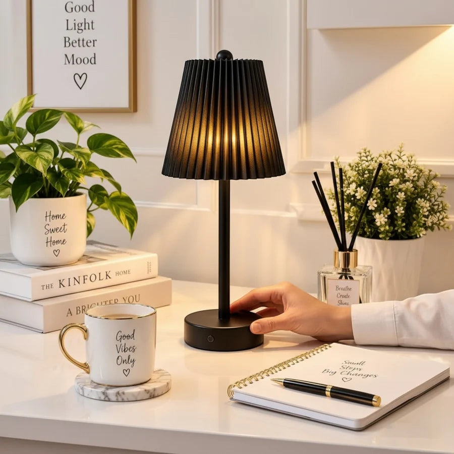 Vintage Rechargeable Cordless Touch Control Dimmable Metal Table Lamp With Pleated Fabric Shade / Wireless Reading Lamp For Restaurant Hotel Bar Bedroom Decor Light